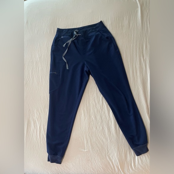 Figs Women's Navy scrub set - Picture 6 of 6